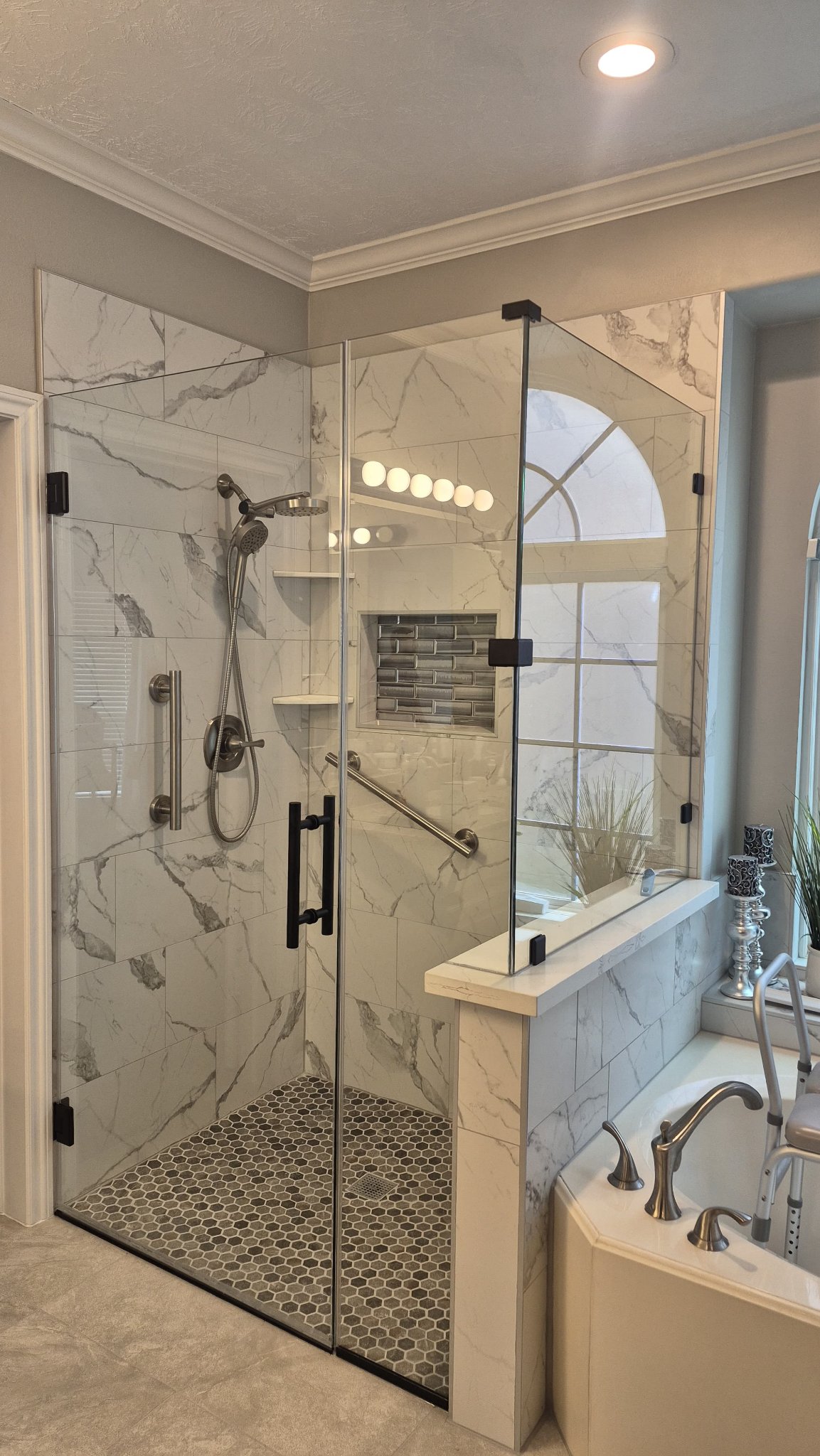 90° angle with one wall bathroom reference photo: glass corner shower with the return resting on a half wall next to the tub