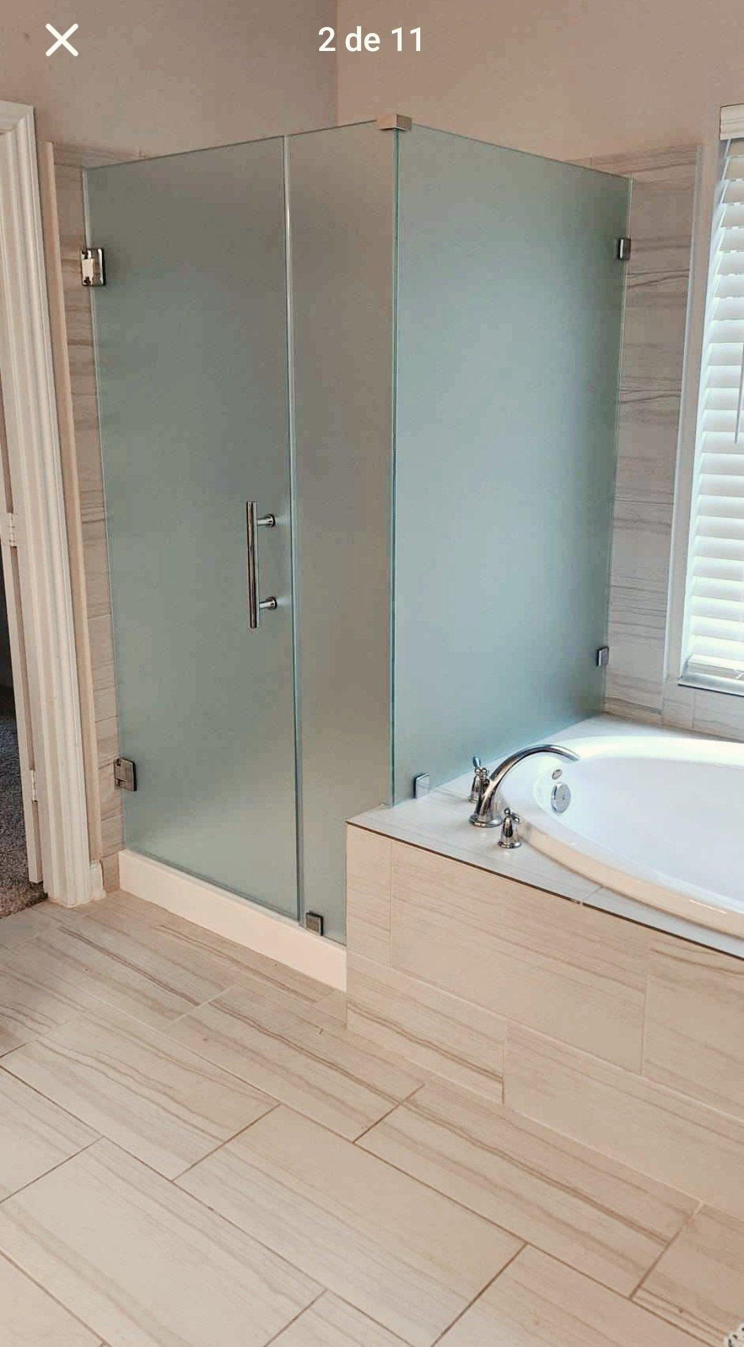 Glas Plus job: 90° angle shower with Frosted glass (privacy) next to a tub
