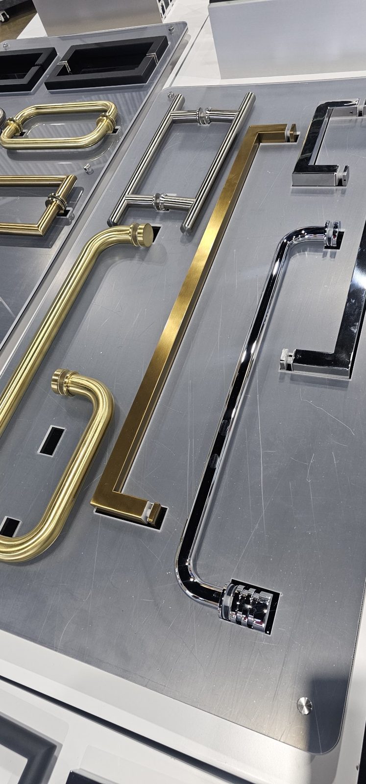 Glas Plus handle display board with gold, chrome and brushed nickel handles
